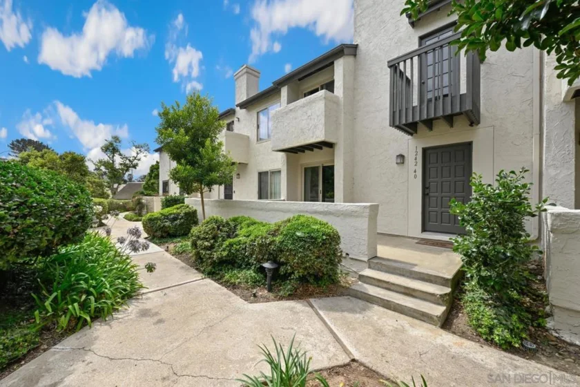 1242 River Glen Row #40 photo 2