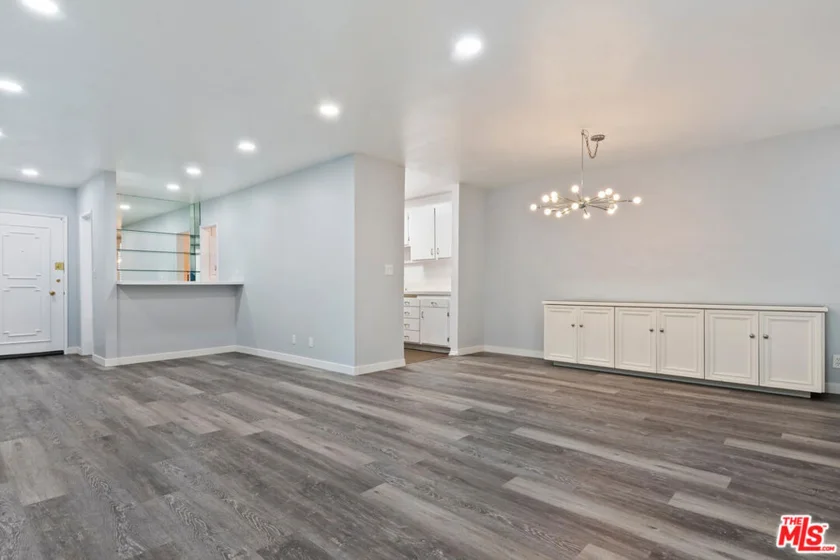 927 N Kings Road #107 photo 16