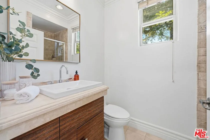 850 N Croft Avenue #202 photo 18