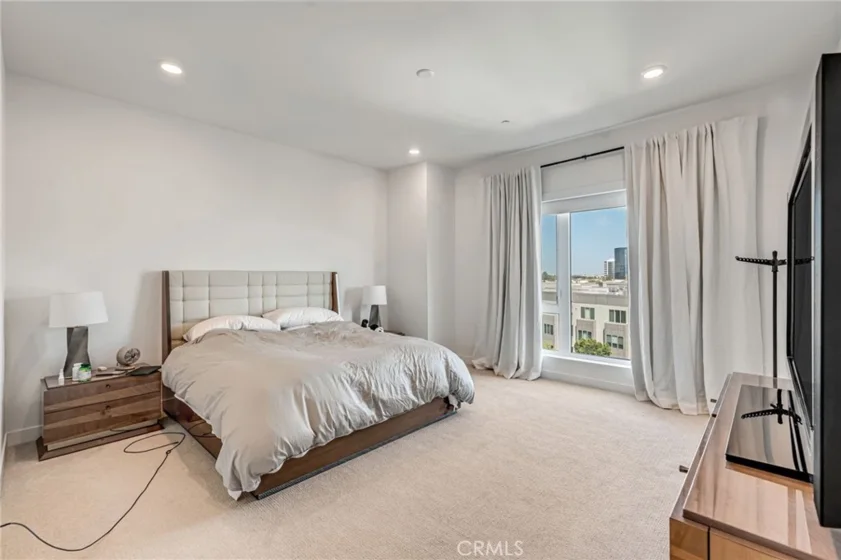 4600 Rivington photo 12
