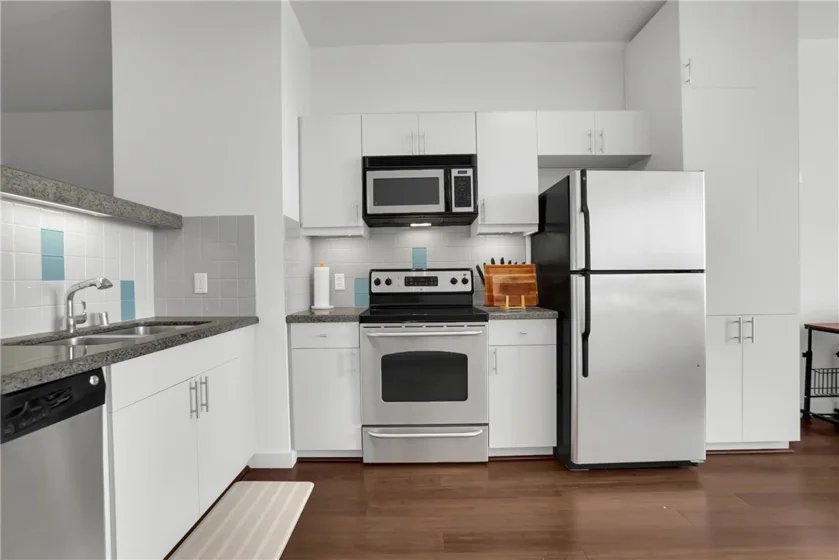3810 Wilshire Boulevard #1009 photo 8
