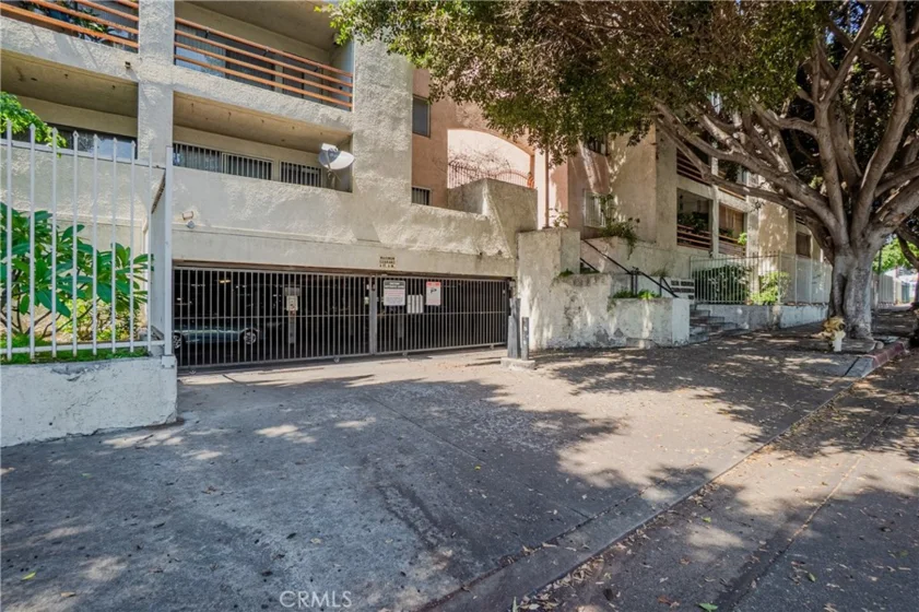 1119 Albany #106 photo 23