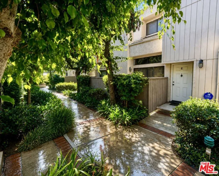 15173 Magnolia Boulevard #E photo 9