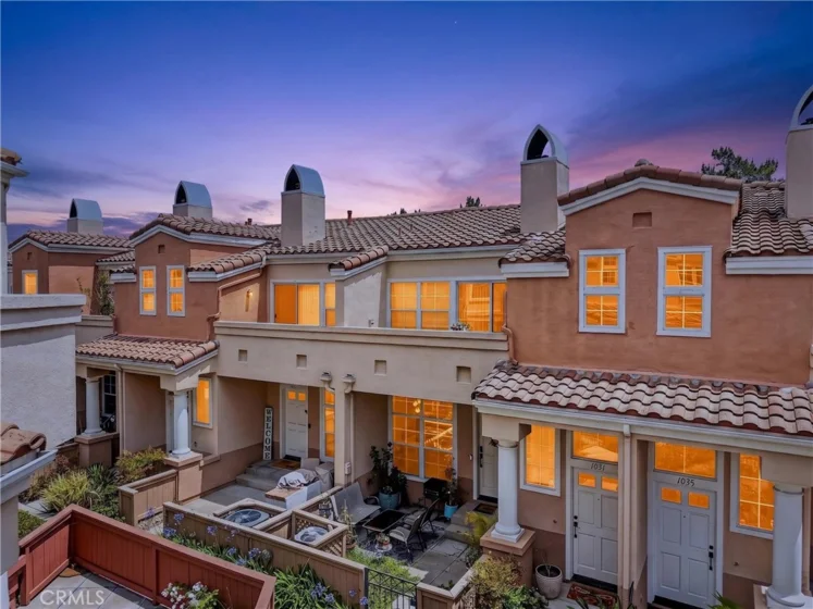 1027 S Stresa photo 1
