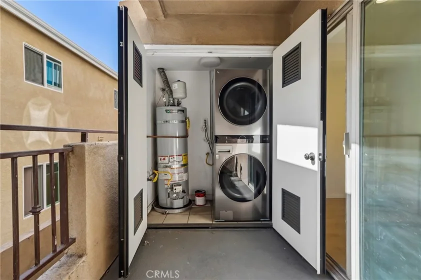 14618 Gilmore Street #16 photo 8