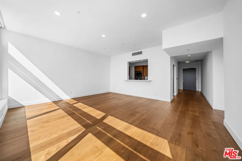 900 W Olympic Boulevard #32I photo 11