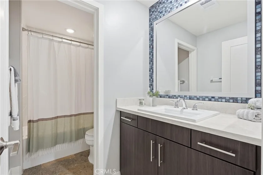 43 Gramercy photo 39