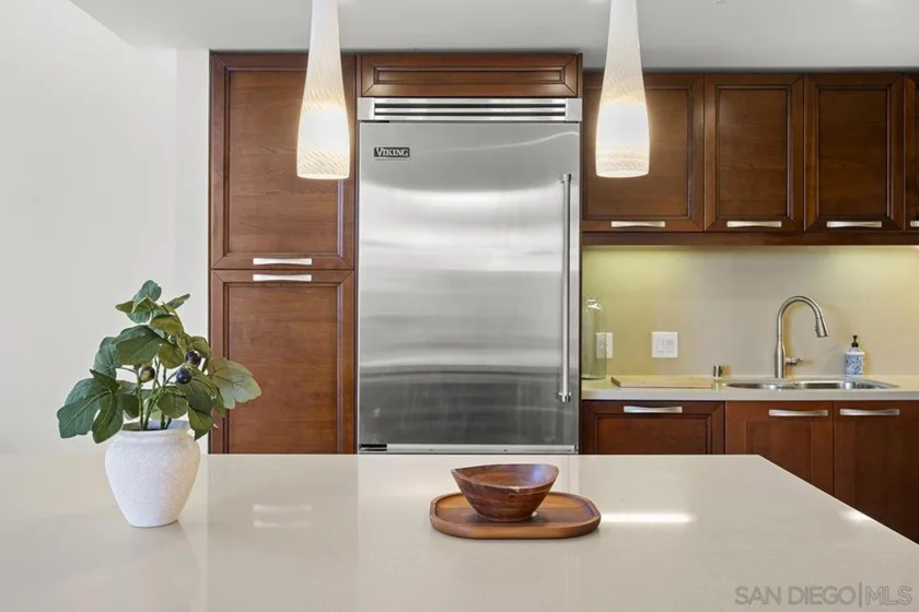 1325 Pacific Highway #313 photo 3