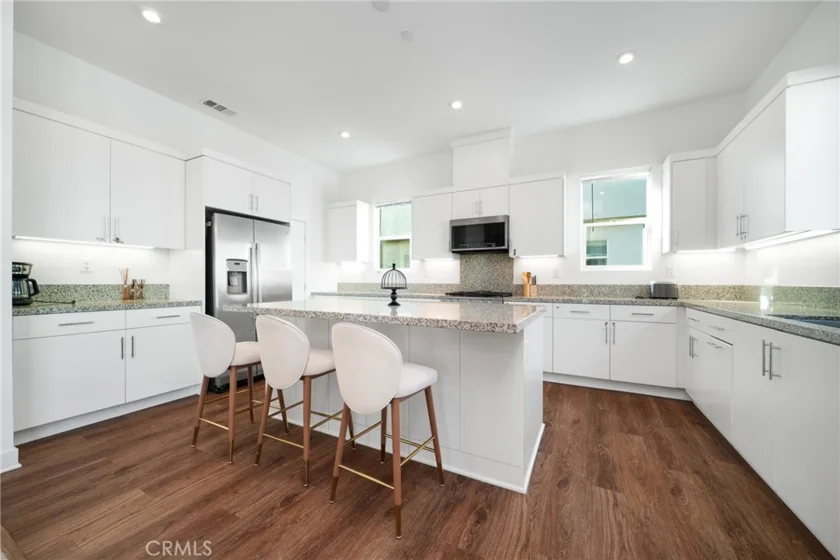 1602 W Bushell photo 15