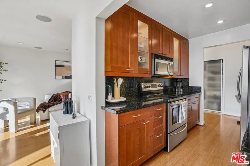 1124 N La Cienega Boulevard #301 photo 9