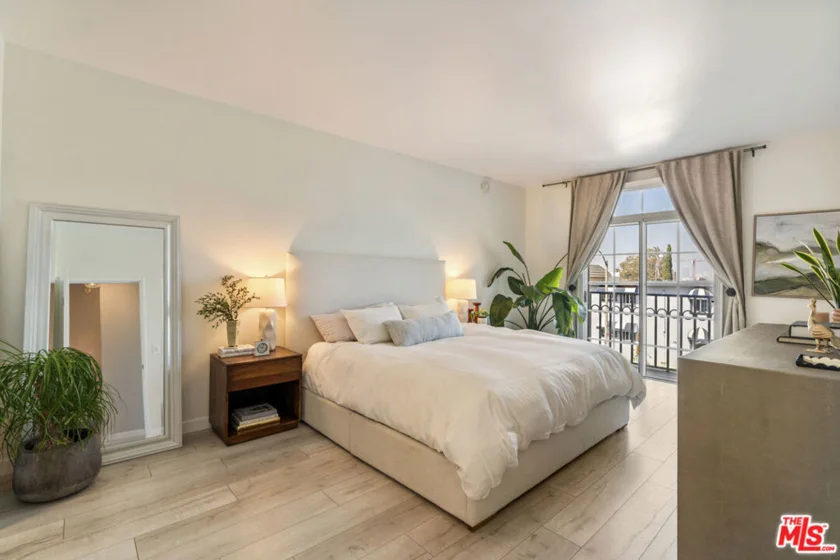 5848 W Olympic Boulevard #102 photo 21