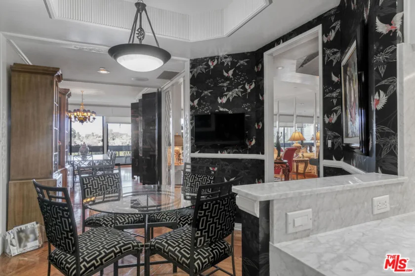 10551 Wilshire Boulevard #902 photo 16