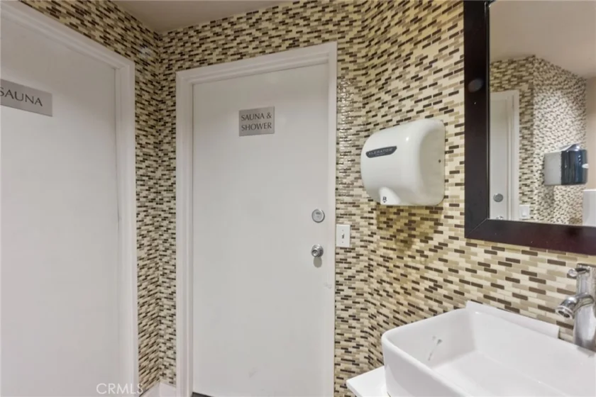 620 S Gramercy Place #412 photo 27