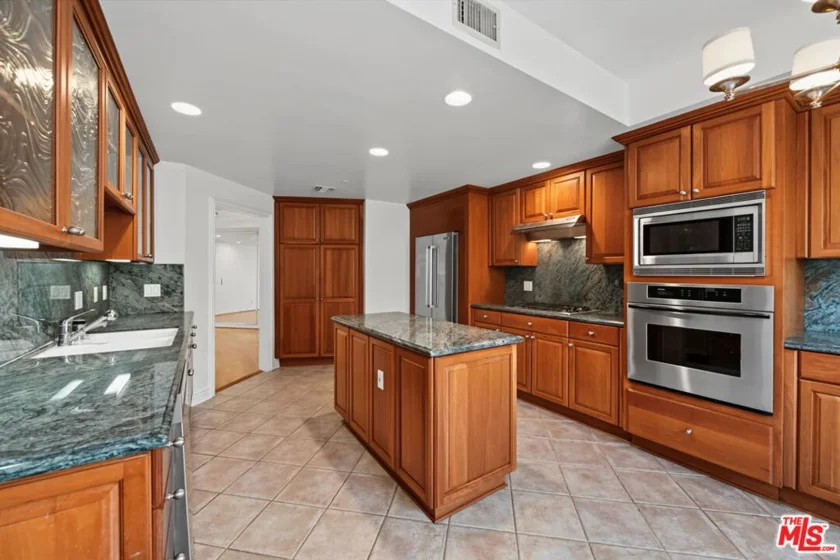 430 N Oakhurst Drive #PH406 photo 23