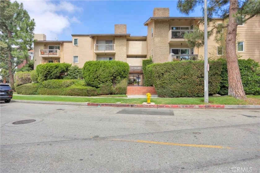 6151 Canterbury Drive #105 photo 21