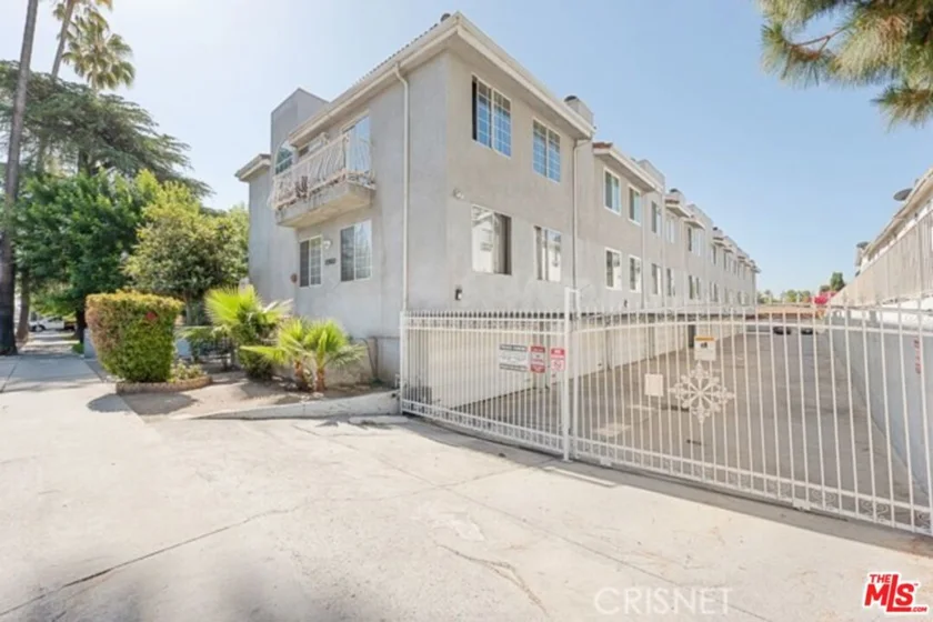 15920 Sherman Way #4 photo 1
