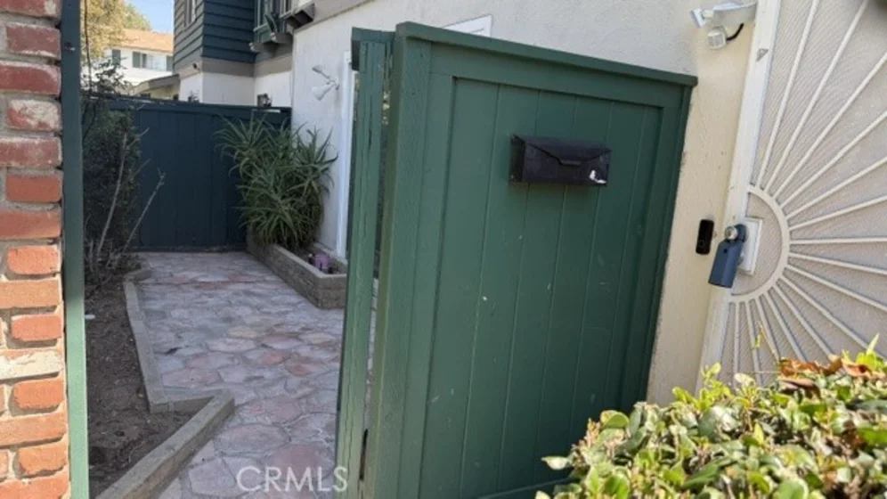 8188 Glengarry photo 41