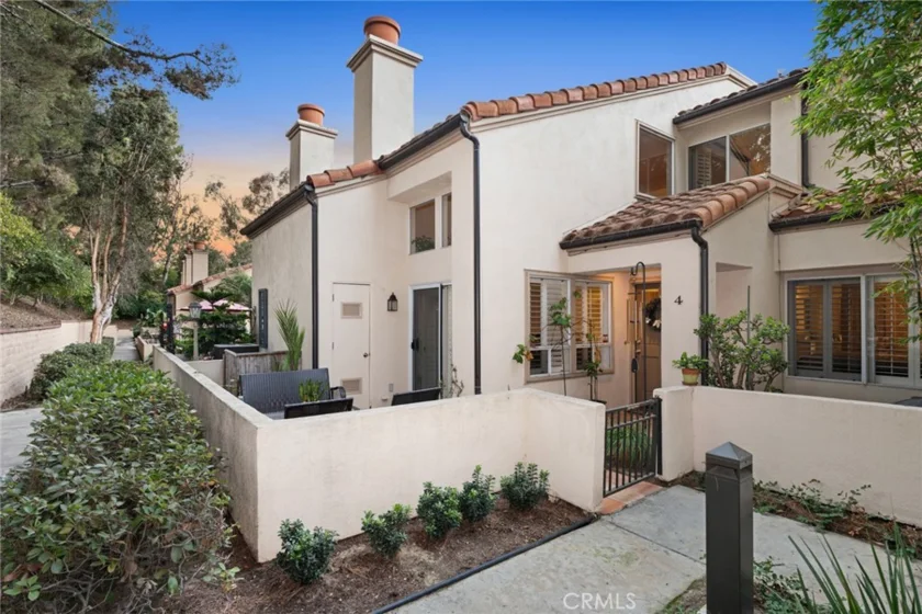 4 Corsica Drive photo 1