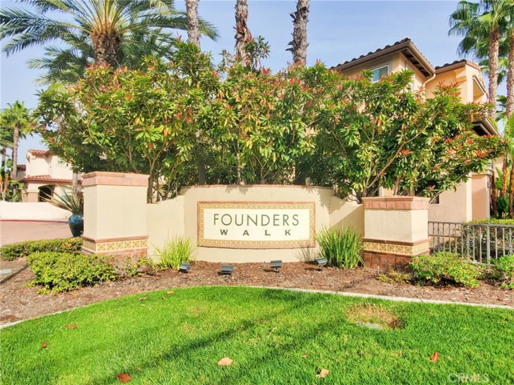 67 Nieto Place photo 1