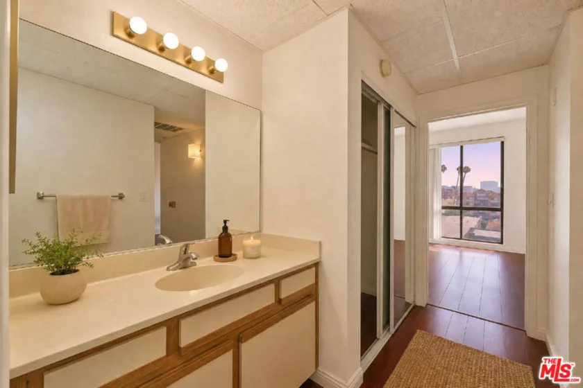 533 S St Andrews Place #410 photo 9
