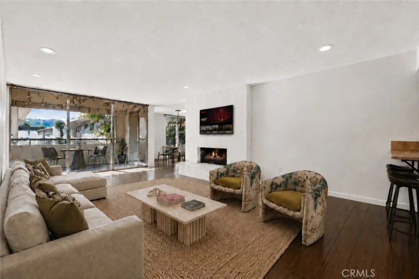 5330 Lindley #209 photo 4