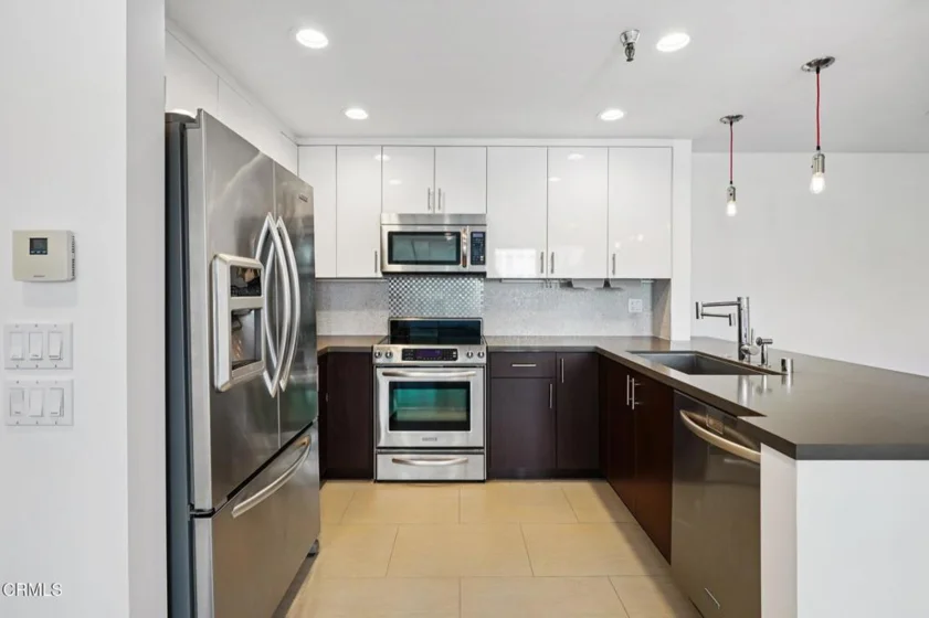 121 S Hope Street #408 photo 3