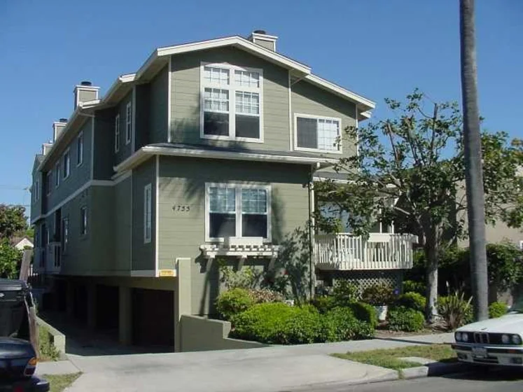 4755 Wilson #4 photo 1