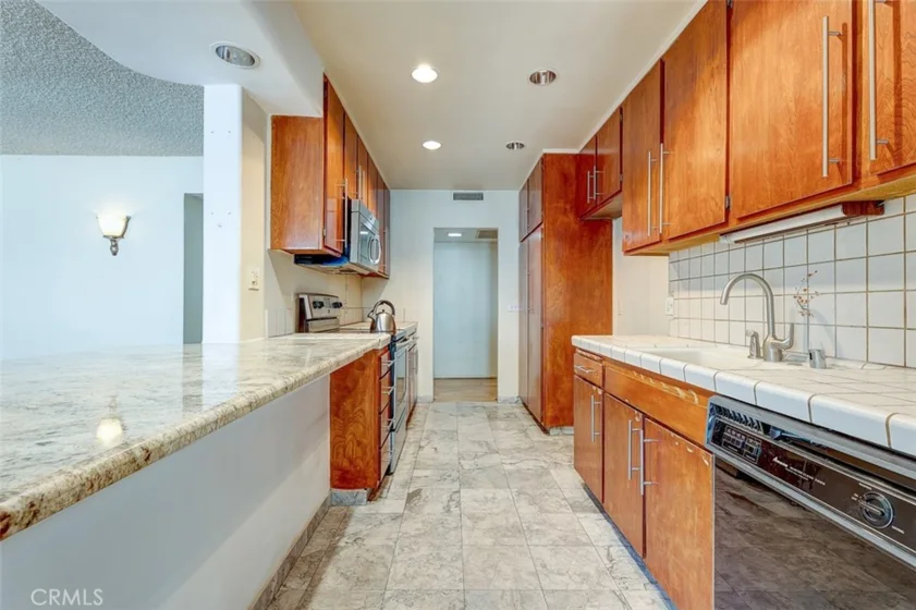 5454 Zelzah Avenue #215 photo 8