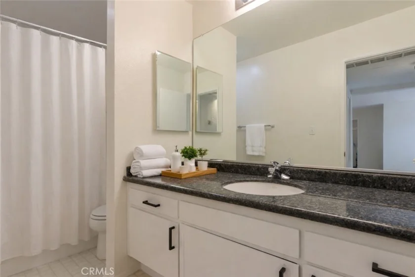 424 N Bellflower #101 photo 3