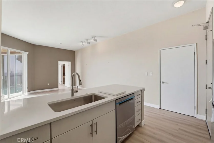 488 E Ocean #1518 photo 10