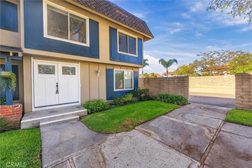 4435 Larwin photo 1
