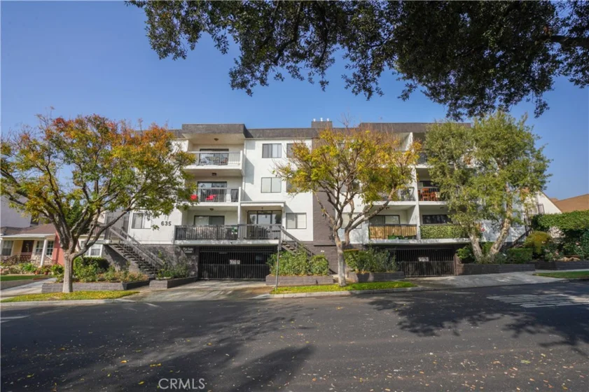 635 E Elmwood Avenue #102 photo 1