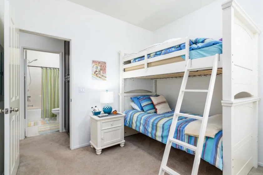 27494 Hazelhurst Street #2 photo 26