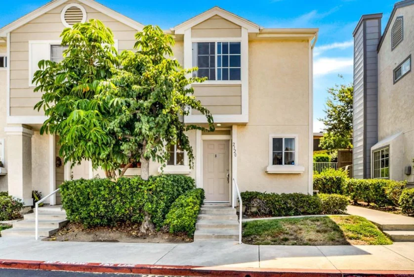 2120 Kings View Circle photo 1