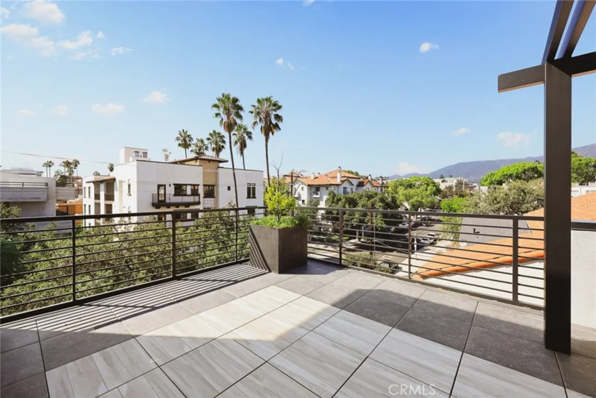 150 S Oak Knoll Avenue #104 photo 20