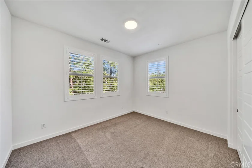 182 Finch photo 21