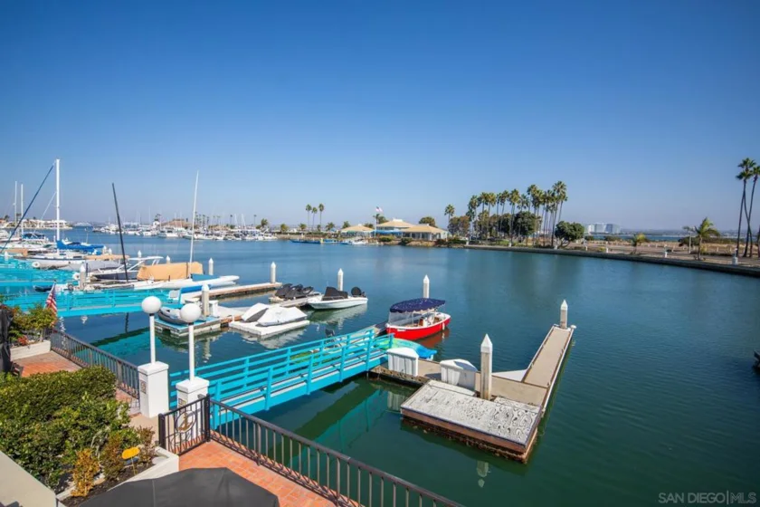 8 Antigua Court photo 1