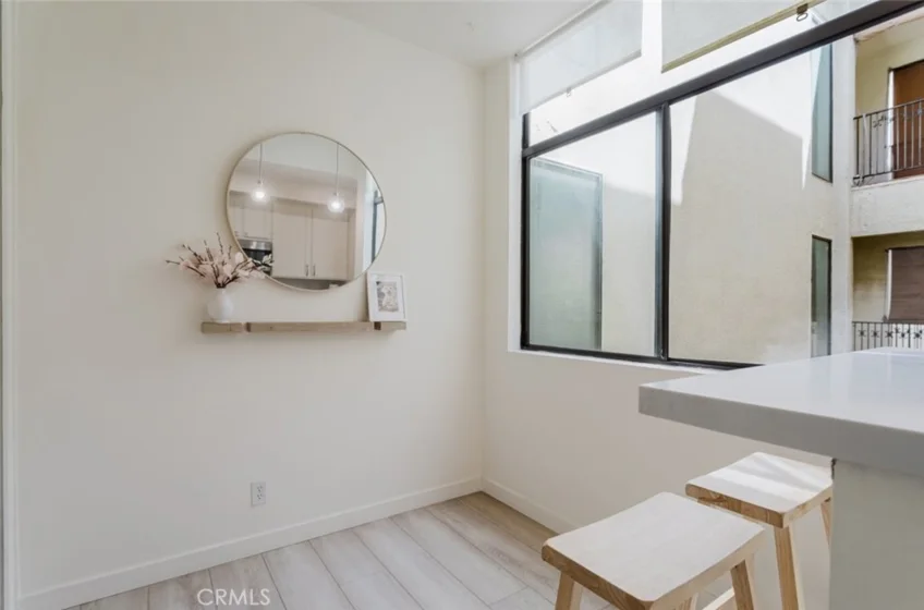 1305 N Columbus Avenue #204 photo 16