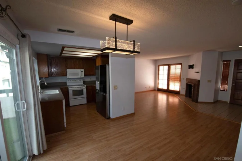 1415 Summit Drive photo 3