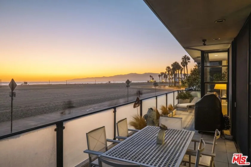 117 Ocean Front Walk photo 3