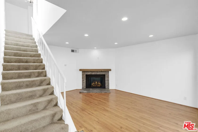 18411 Hatteras Street #246 photo 9