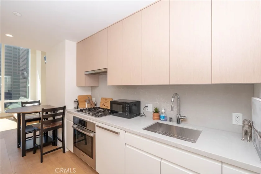 877 Francisco Street #819 photo 35