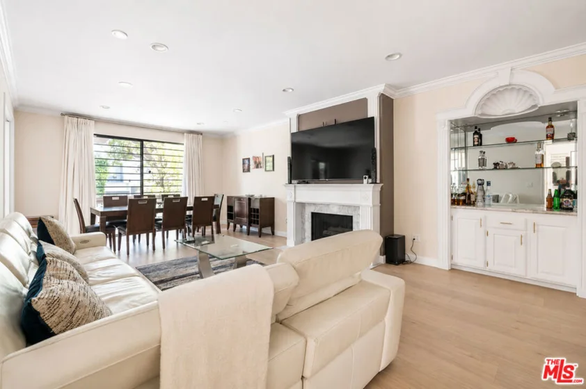 14923 Moorpark Street #101 photo 1