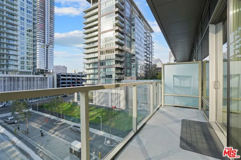 1155 S Grand Avenue #516 photo 29