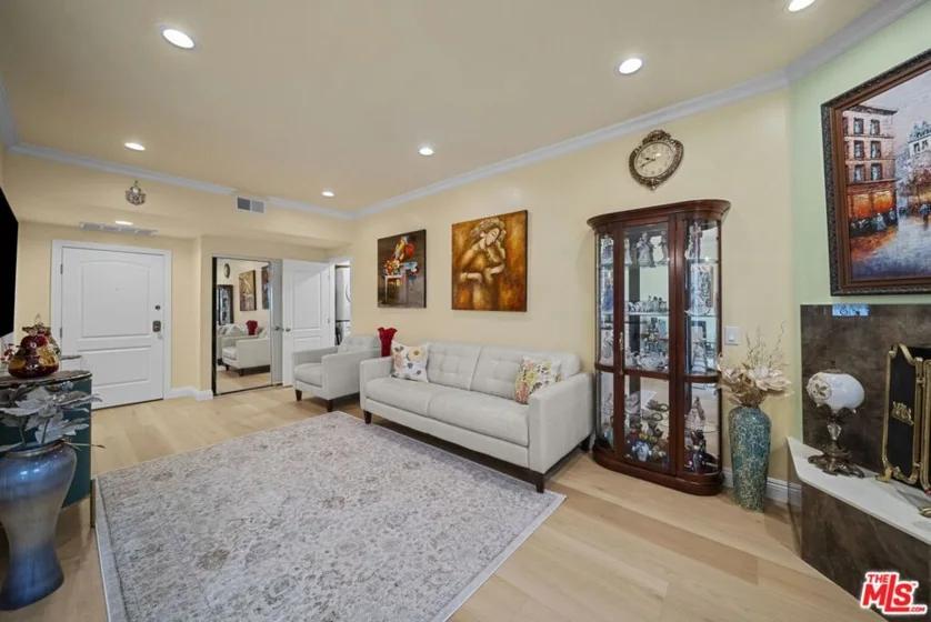 17914 Magnolia Boulevard #130 photo 5