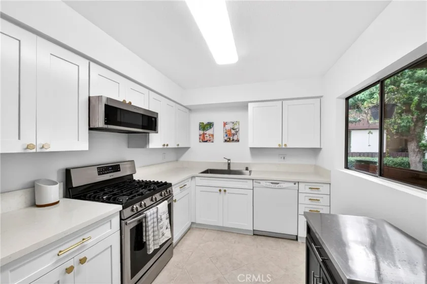 15020 Victory Boulevard #104 photo 15