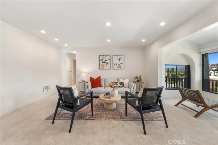 2530 Clairemont Drive #301 photo 4