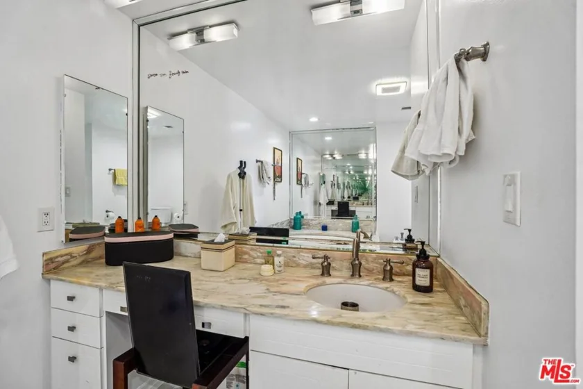 325 N Oakhurst Drive #PH2 photo 32