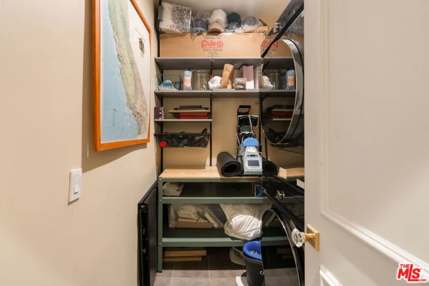 585 N Rossmore Avenue #407 photo 9