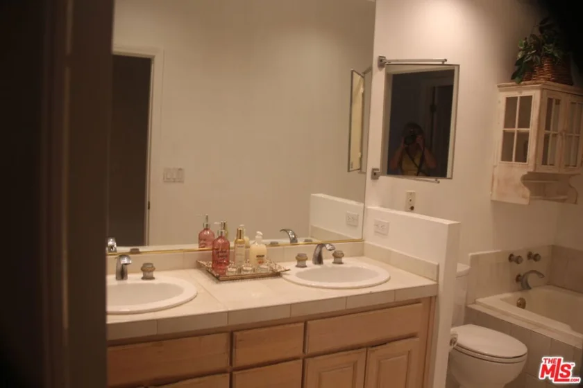 10630 Eastborne Avenue #306 photo 32